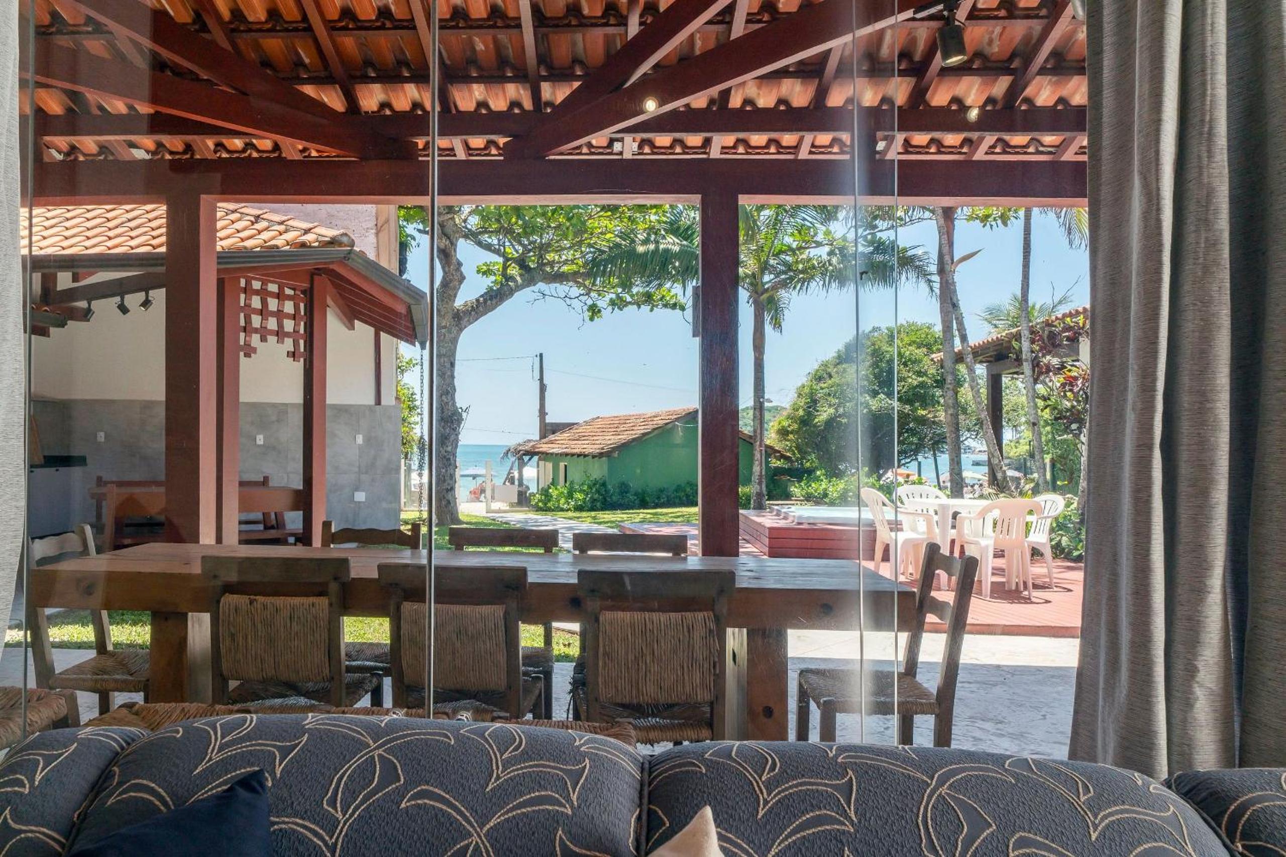 Casa Beira mar, com Jacuzzi no centro de Bombinhas