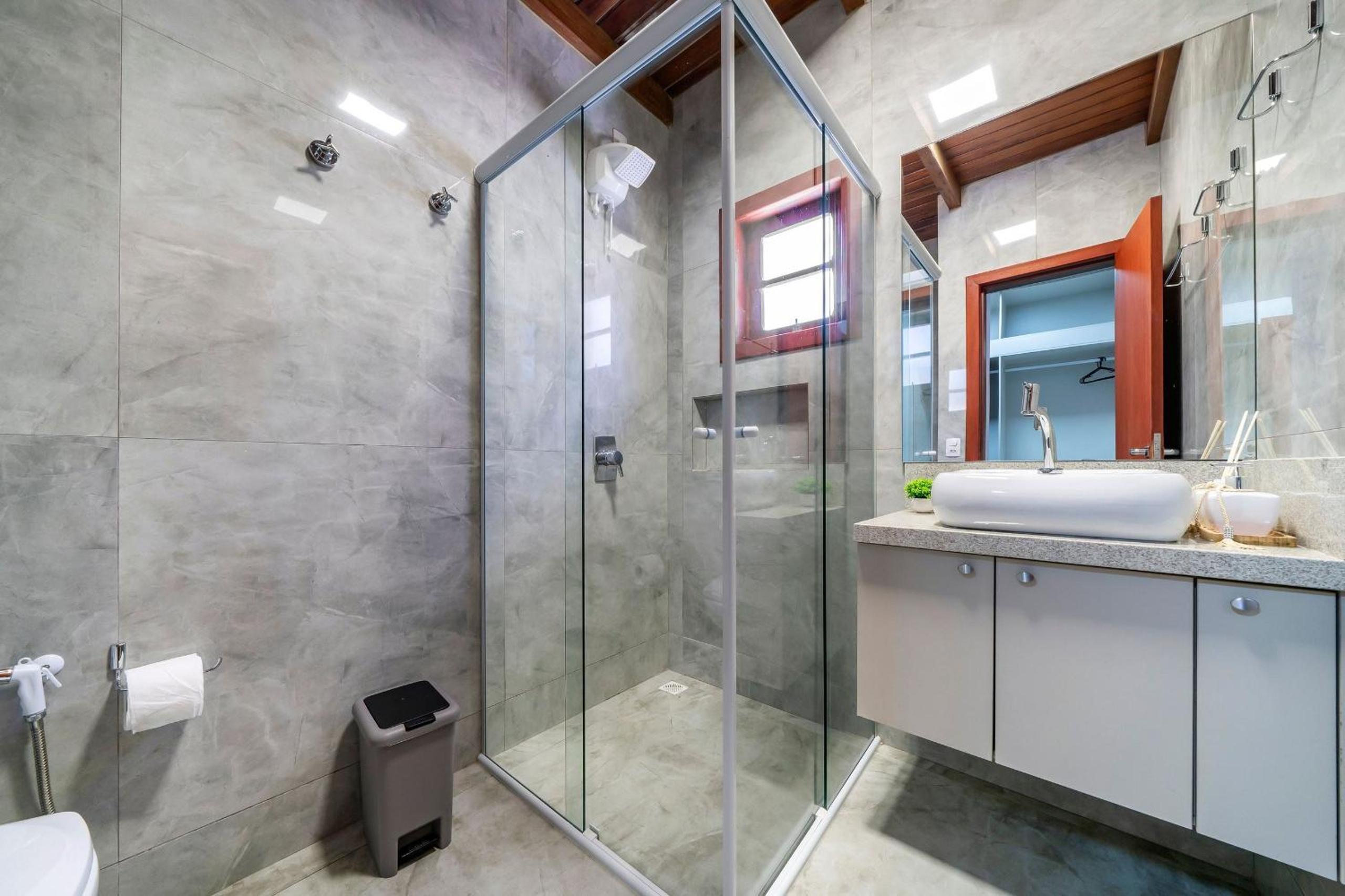 Casa Beira mar, com Jacuzzi no centro de Bombinhas