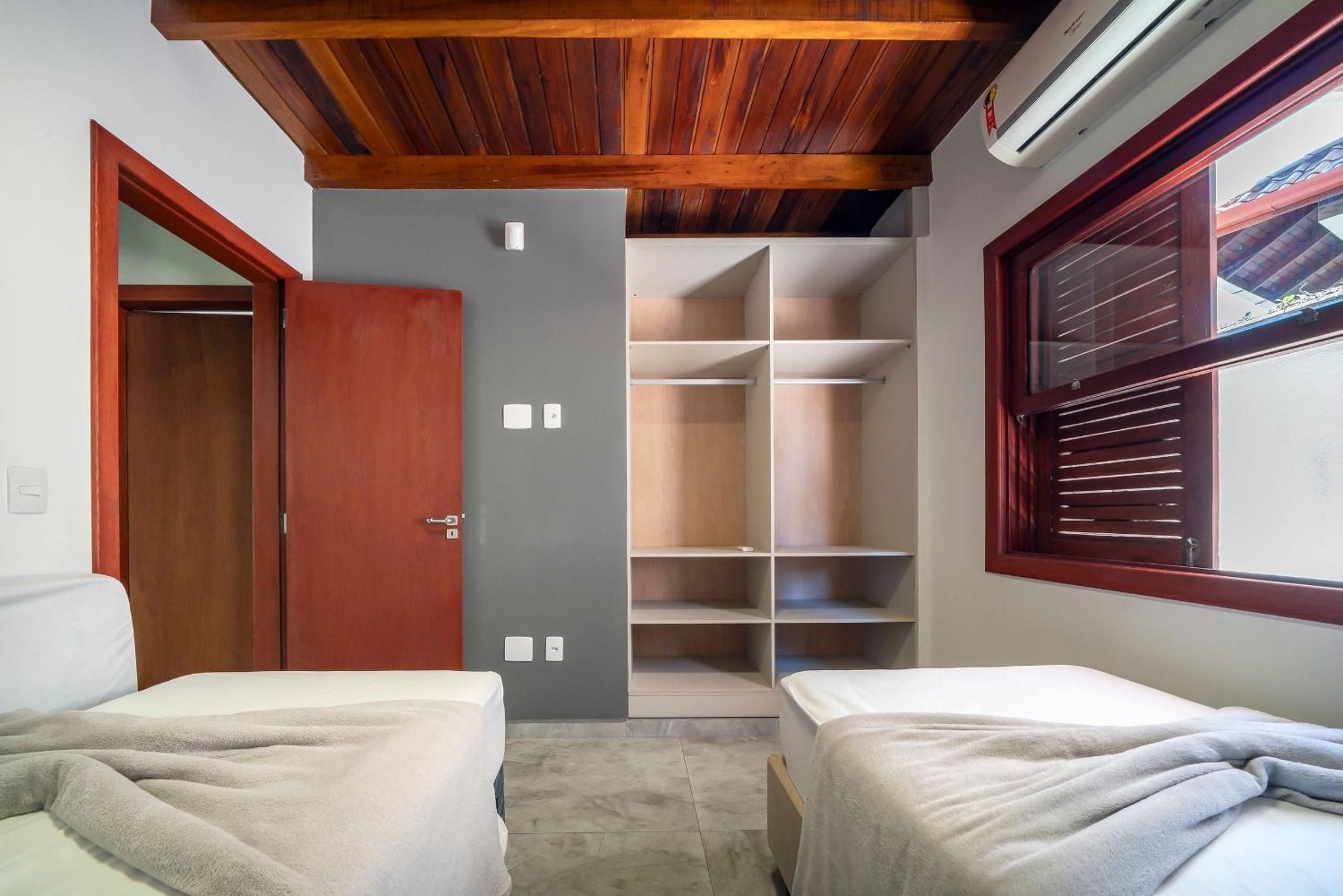 Casa Beira mar, com Jacuzzi no centro de Bombinhas