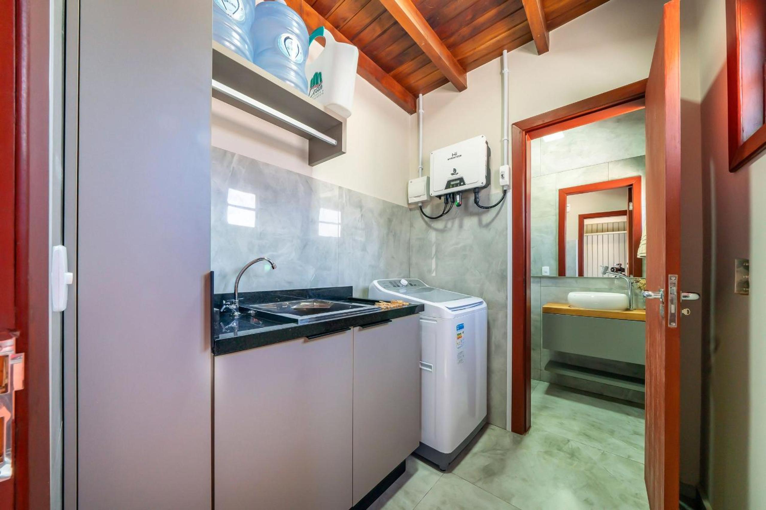 Casa Beira mar, com Jacuzzi no centro de Bombinhas
