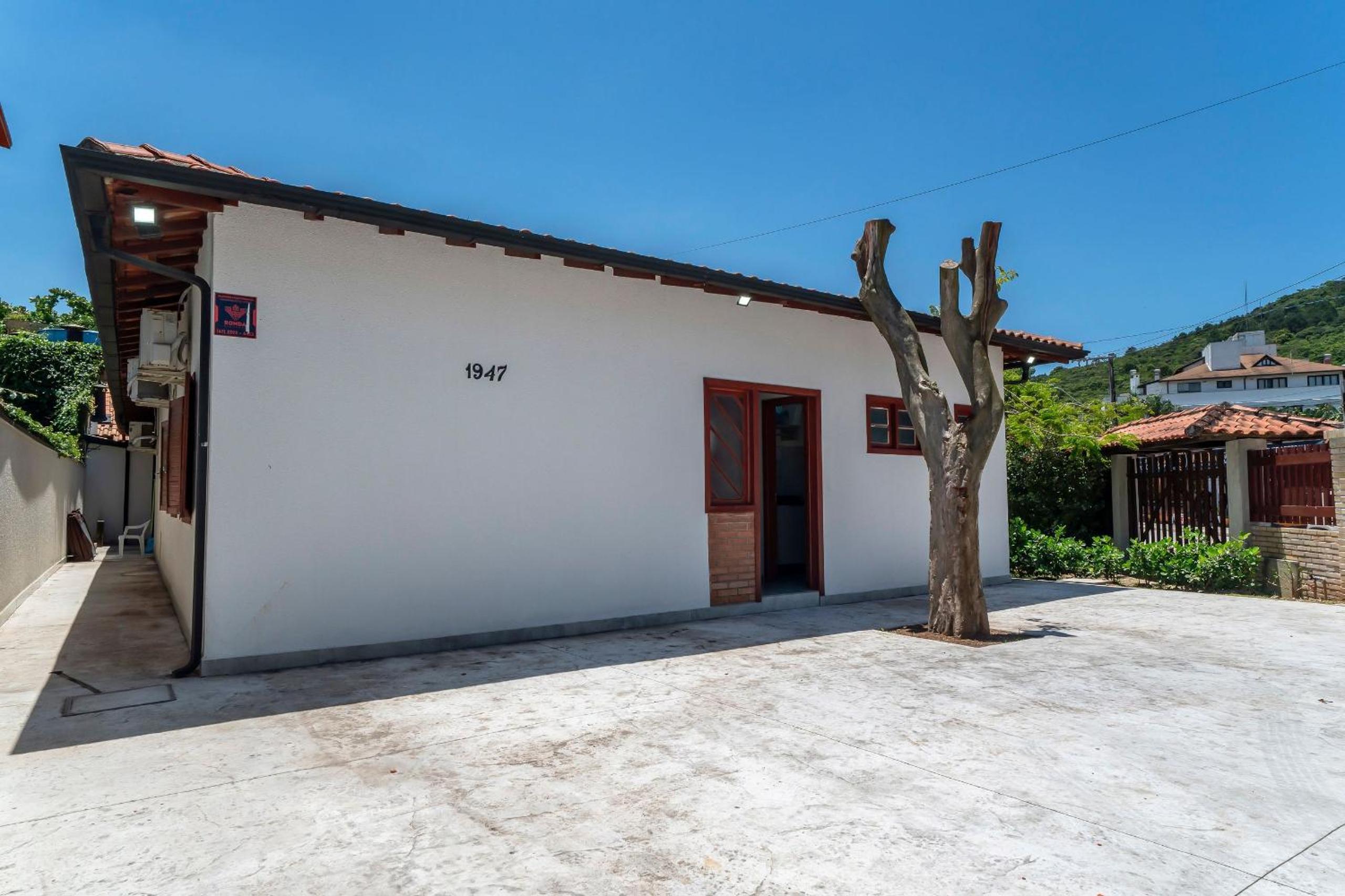 Casa Beira mar, com Jacuzzi no centro de Bombinhas