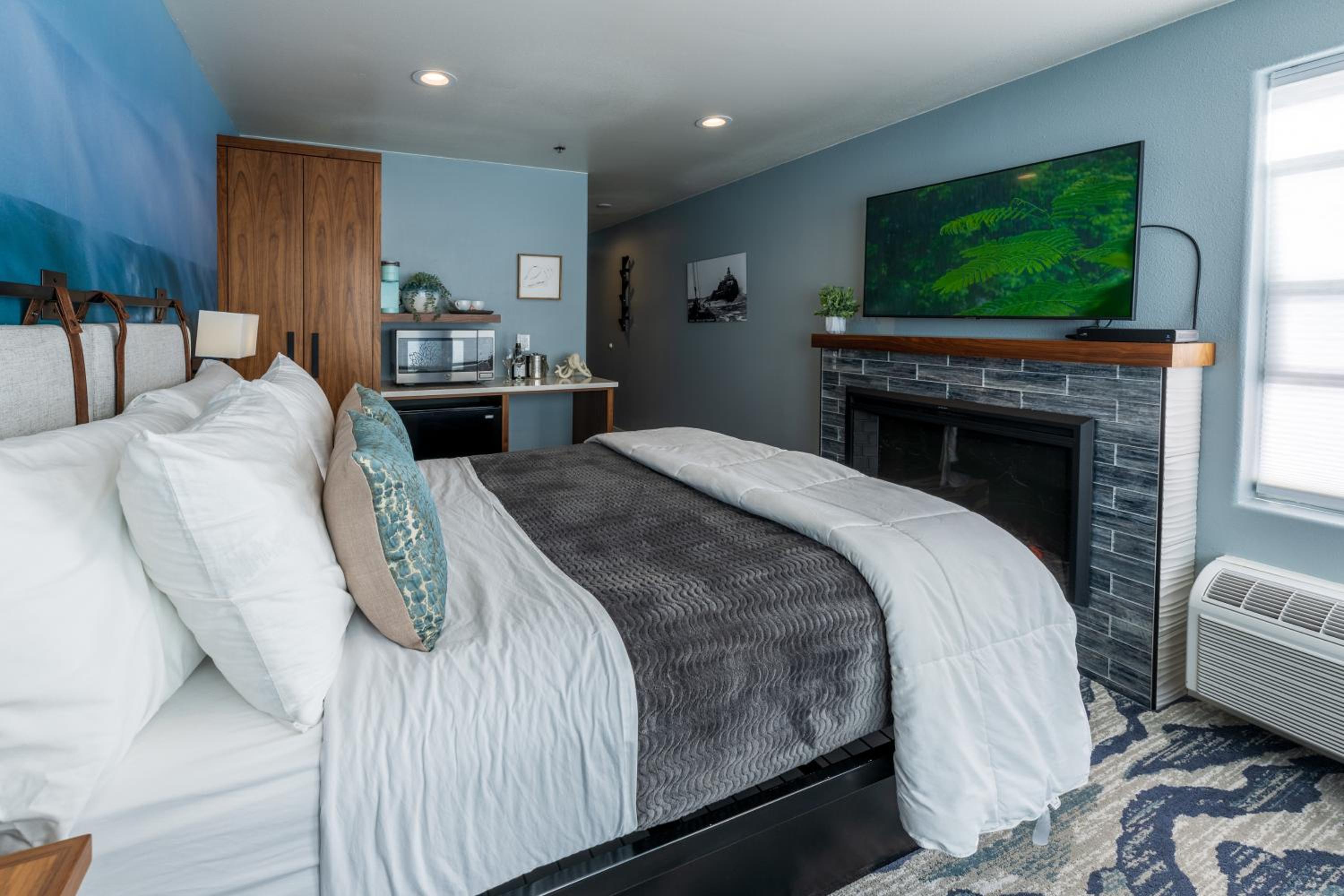 The Seaside Oceanfront Inn