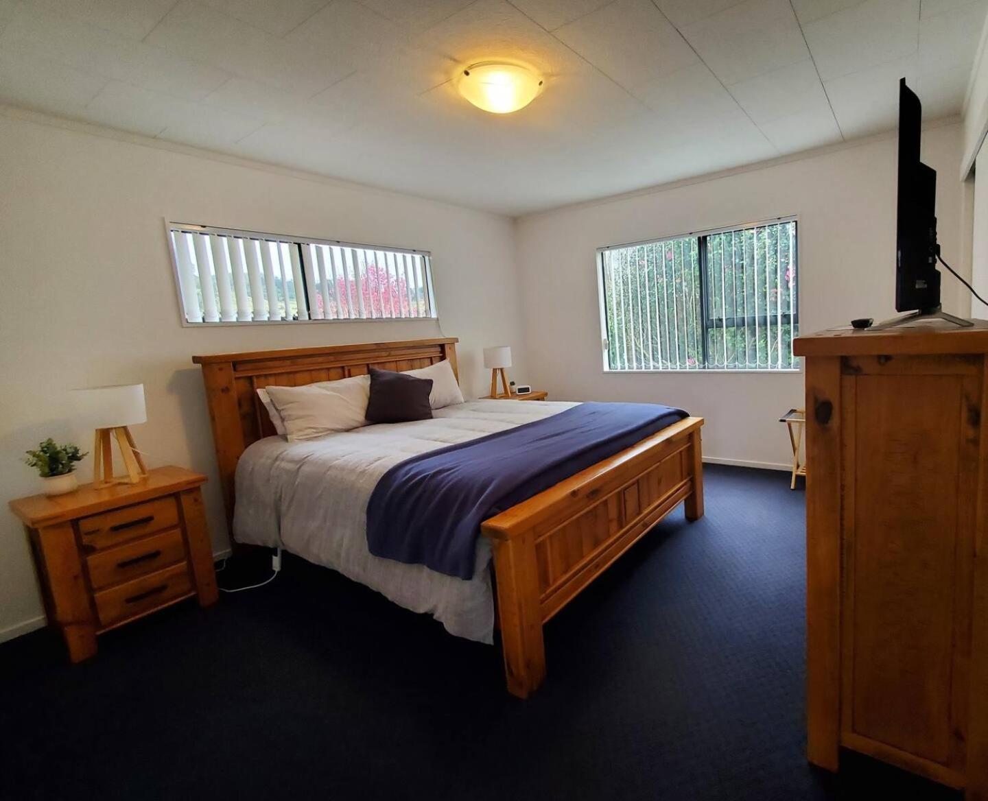Quiet 2 Bedroom Retreat near the Beach view 4