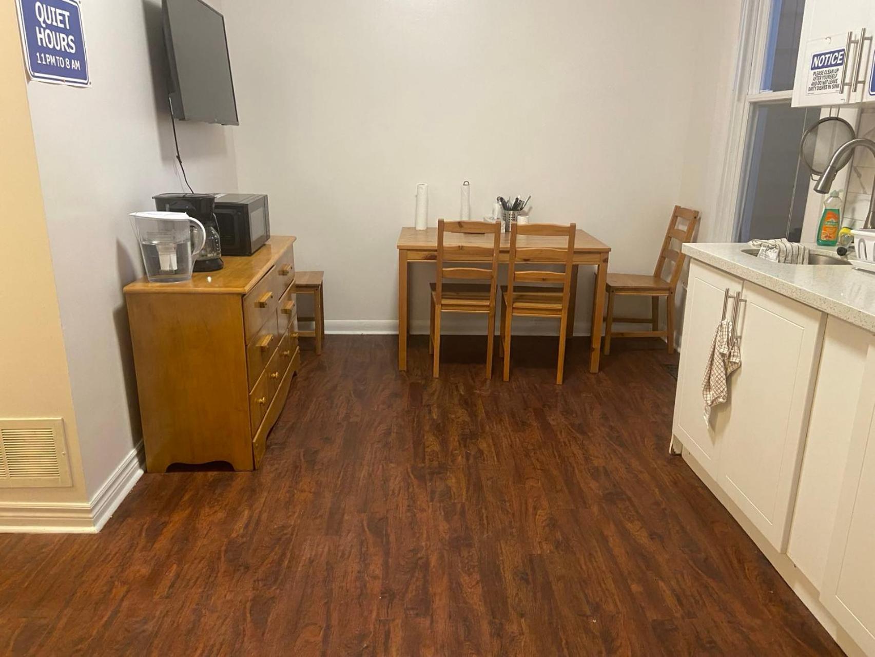 BASEMEWNT Room with private bathroom 36C