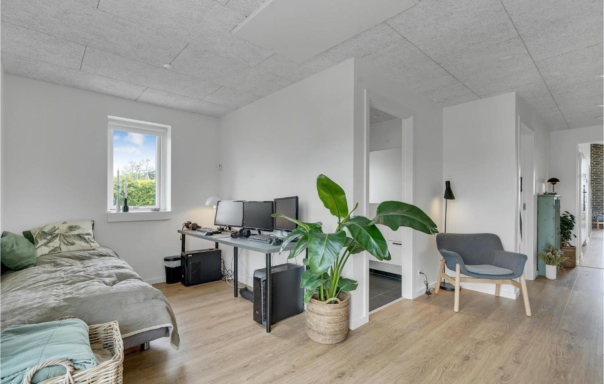 4 Bedroom Cozy Home In Rudkøbing