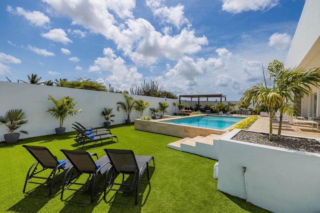 Stunning 6-Bedroom Villa In Aruba