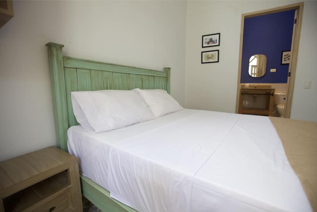 Casa La Dominica, Aldaba Selection