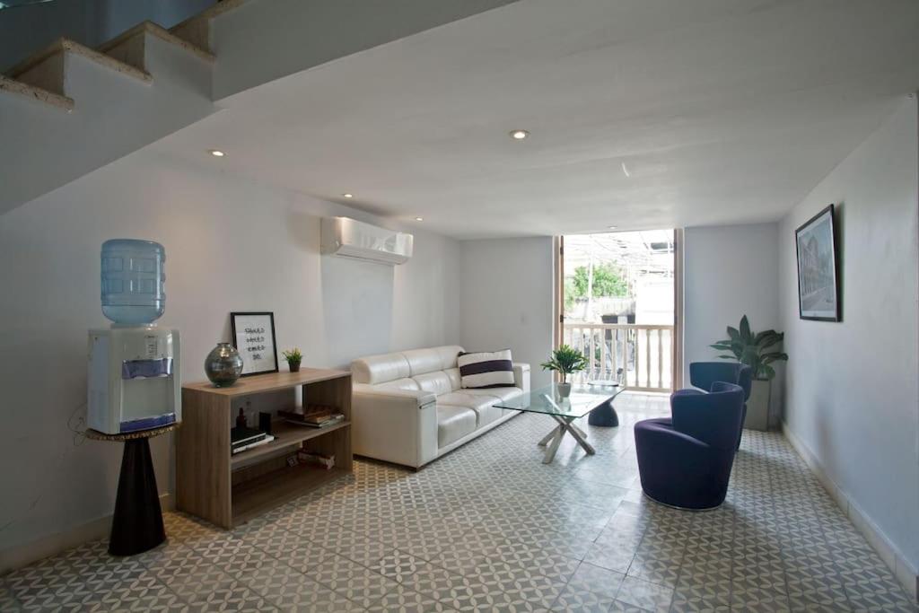 Casa La Dominica, Aldaba Selection