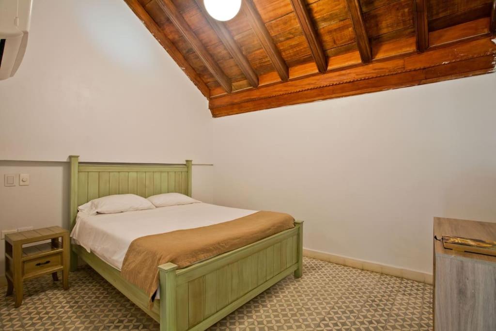 Casa La Dominica, Aldaba Selection