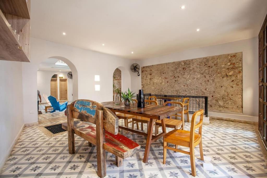 Casa La Dominica, Aldaba Selection