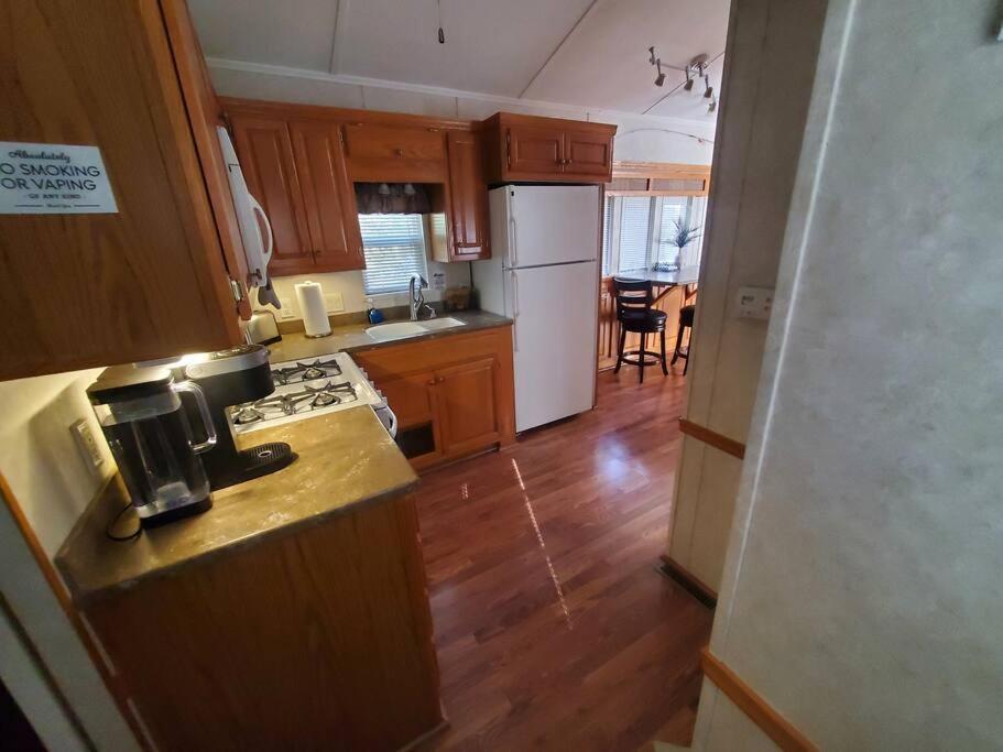 Hegerosa Shores Tiny Home view 4