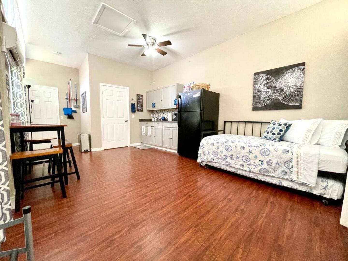 Home 6BR Near downtown