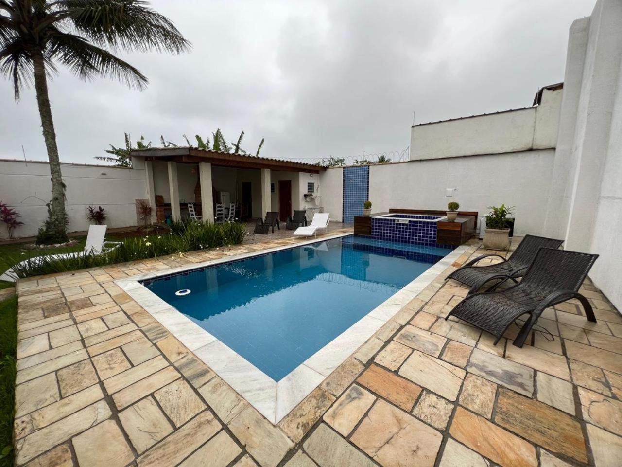Caraguatatuba casa com piscina