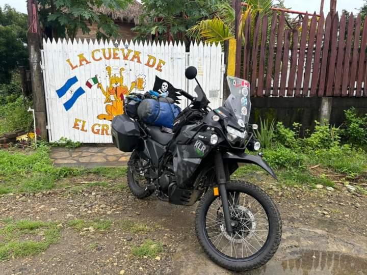 Hostal La Cueva del Grifo Loco surf&Bikers view 5