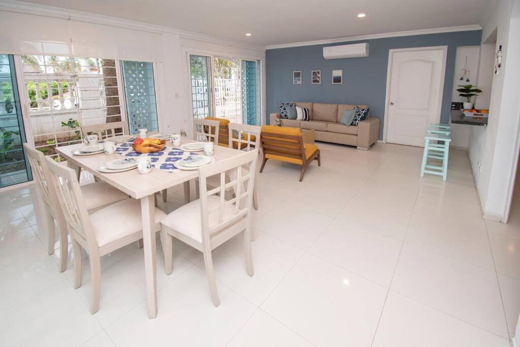 Casa Solarium, Aldaba Selection
