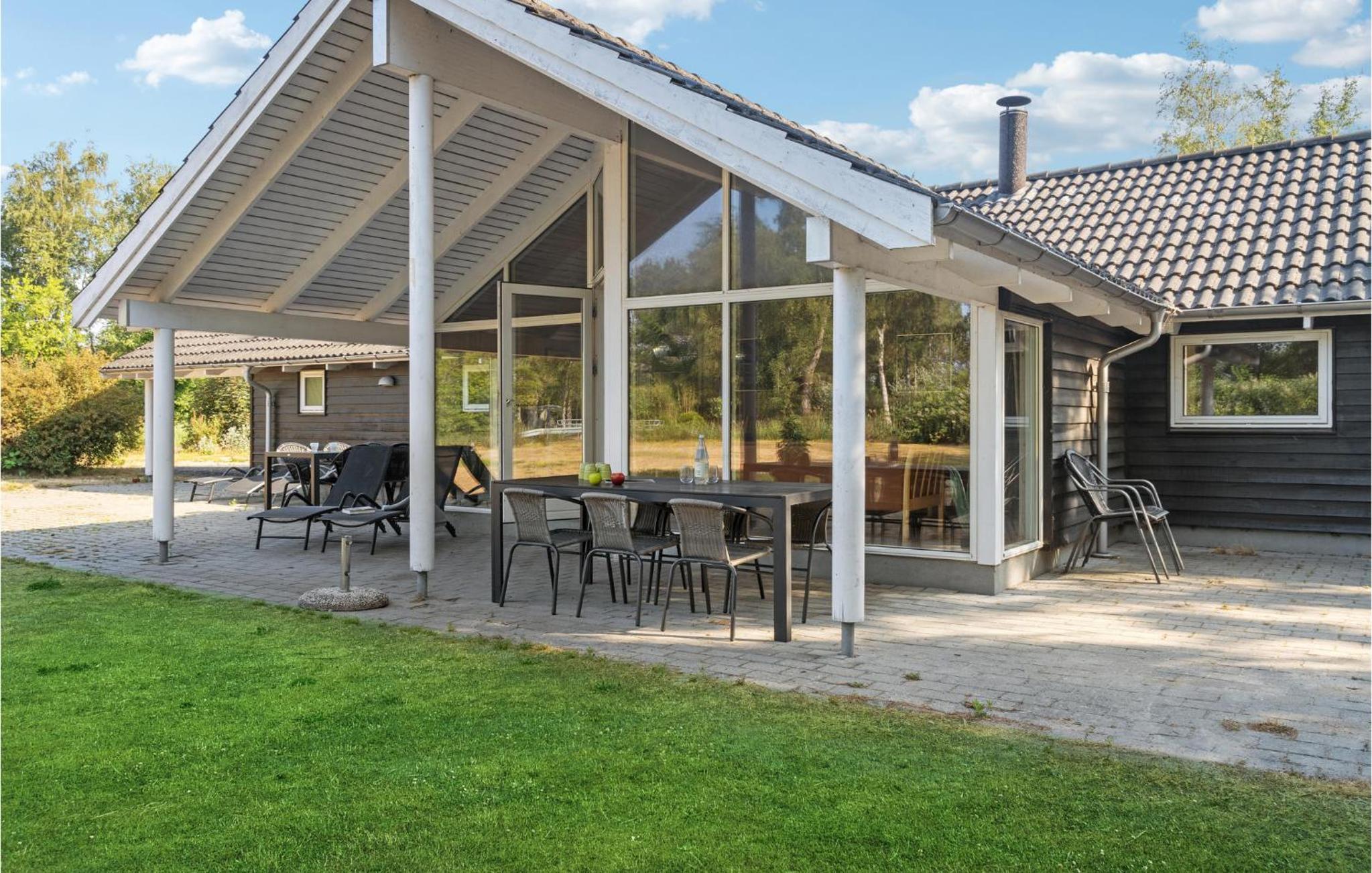 Lovely Home In Rødby With Kitchen