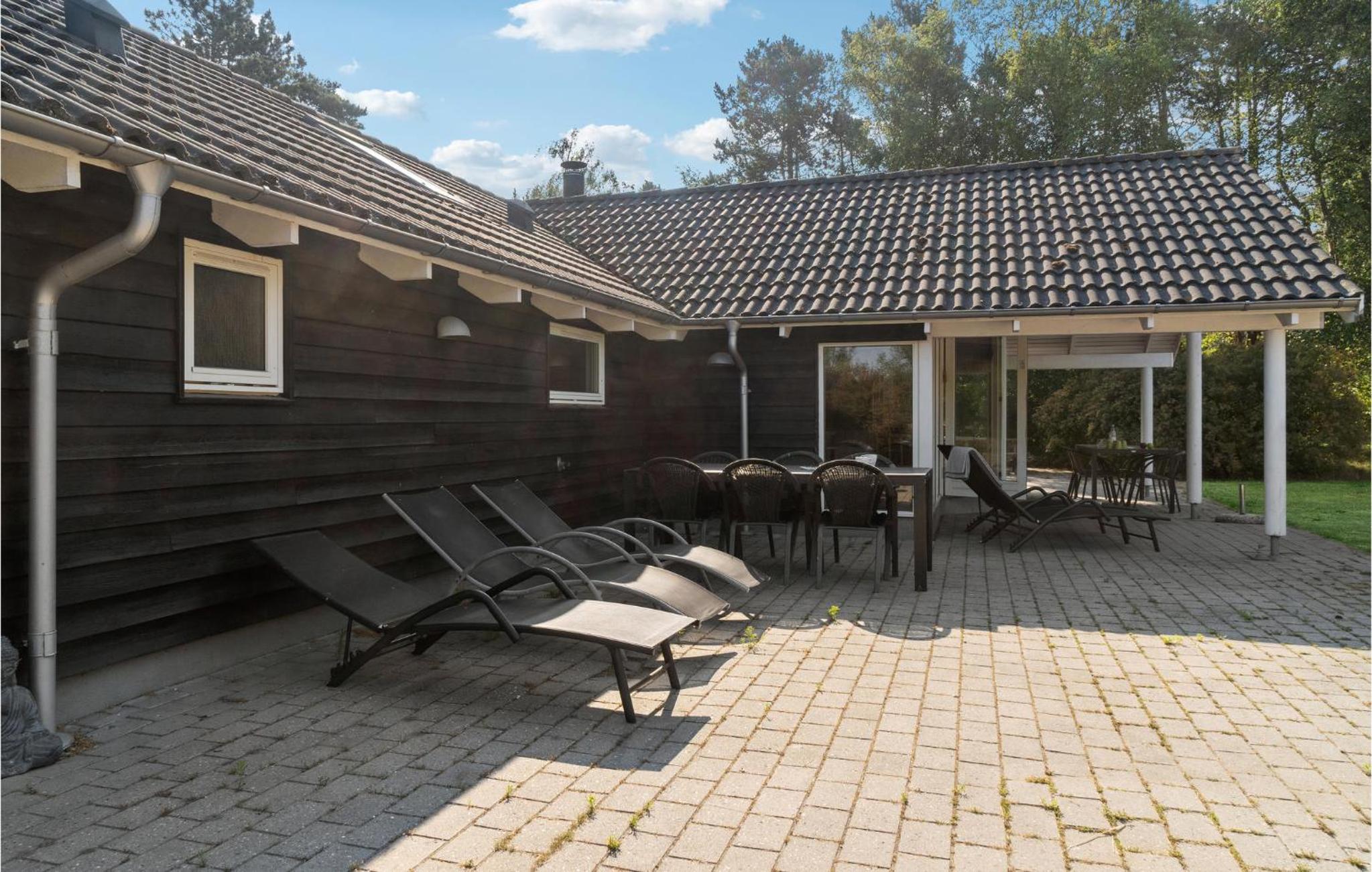 Lovely Home In Rødby With Kitchen