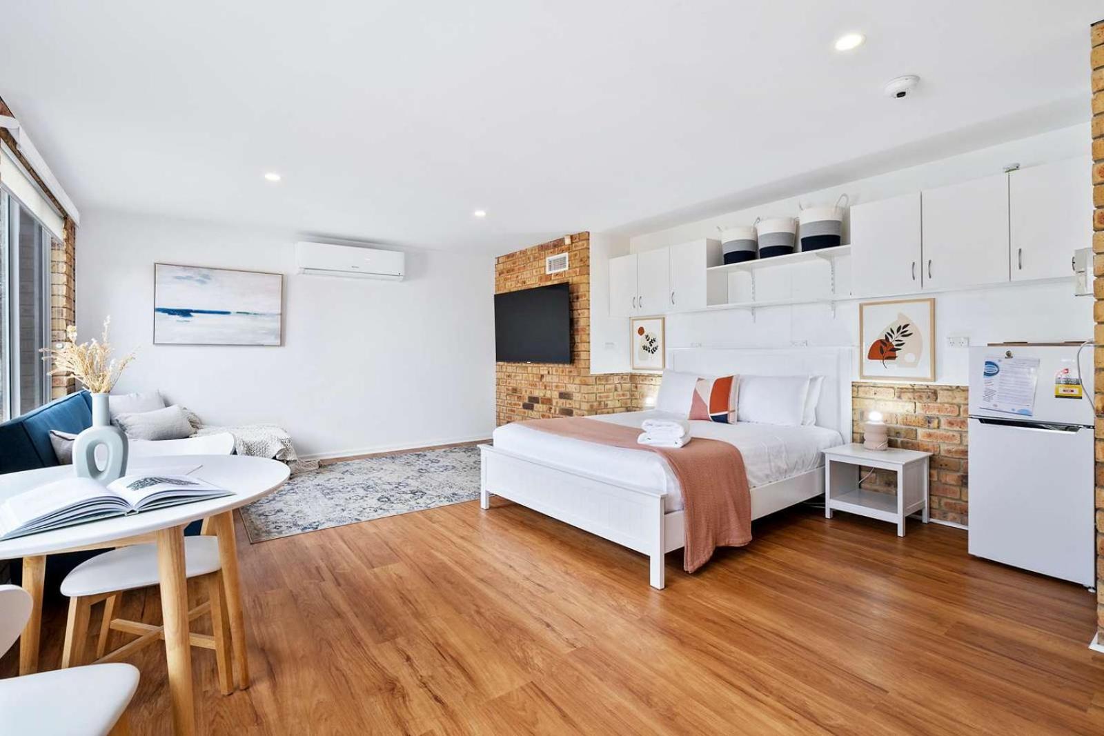 House on the Hillside with City Views Sleeps 12