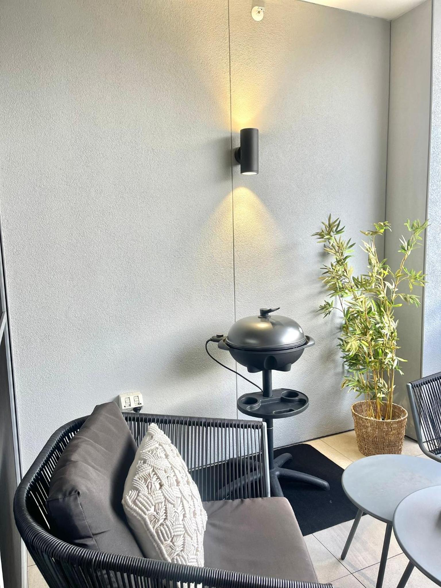 Little Lane Apartments Comfortable, Chic New Apartment in Heart Of Fremantle Features Large balcony & Free car bay