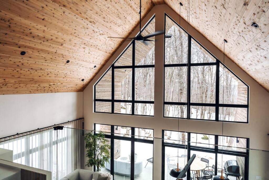 Luxurious Forest Getaway with Spa Near Tremblant
