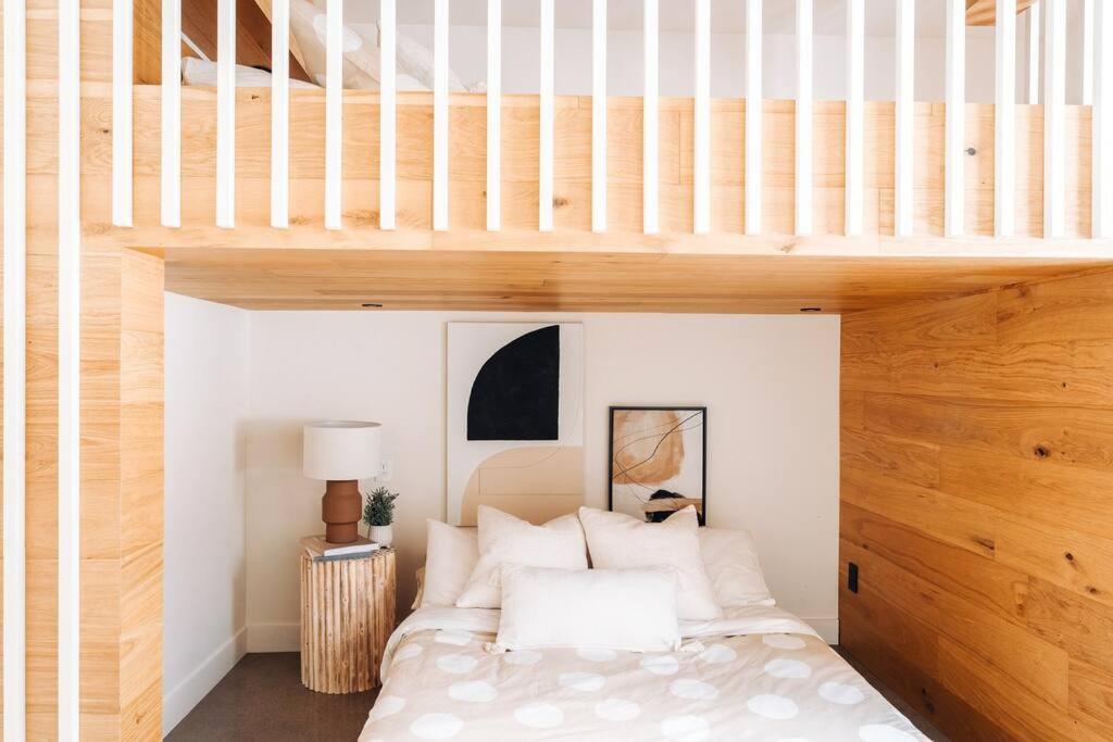 Luxurious Forest Getaway with Spa Near Tremblant