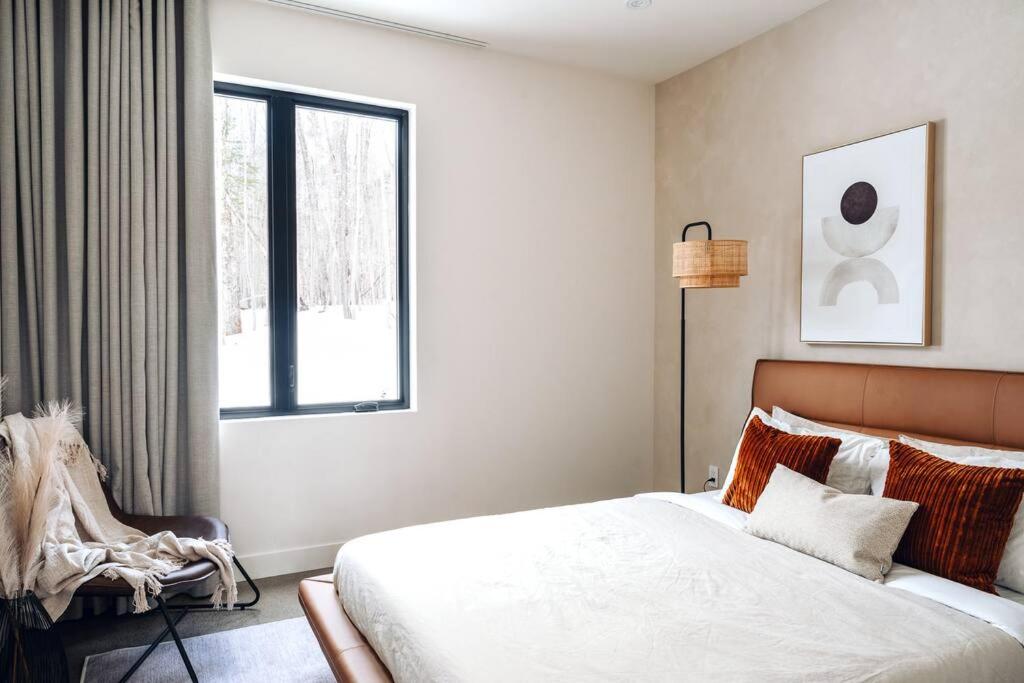 Luxurious Forest Getaway with Spa Near Tremblant