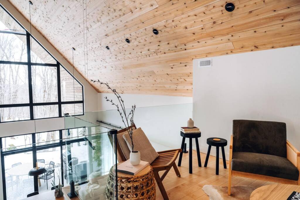 Luxurious Forest Getaway with Spa Near Tremblant