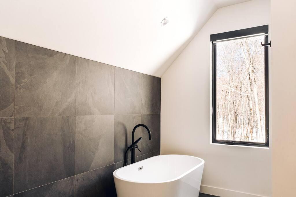 Luxurious Forest Getaway with Spa Near Tremblant