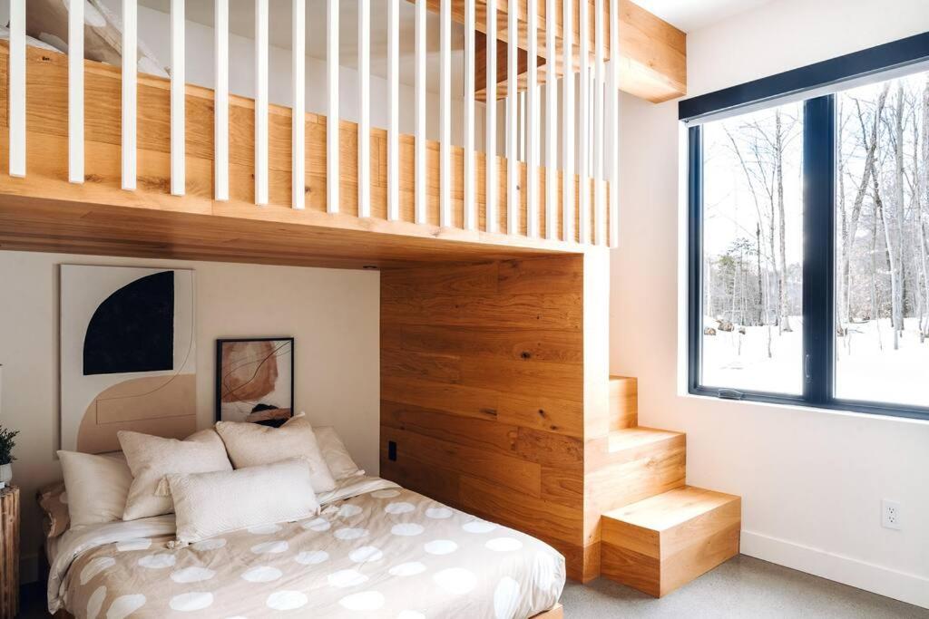 Luxurious Forest Getaway with Spa Near Tremblant