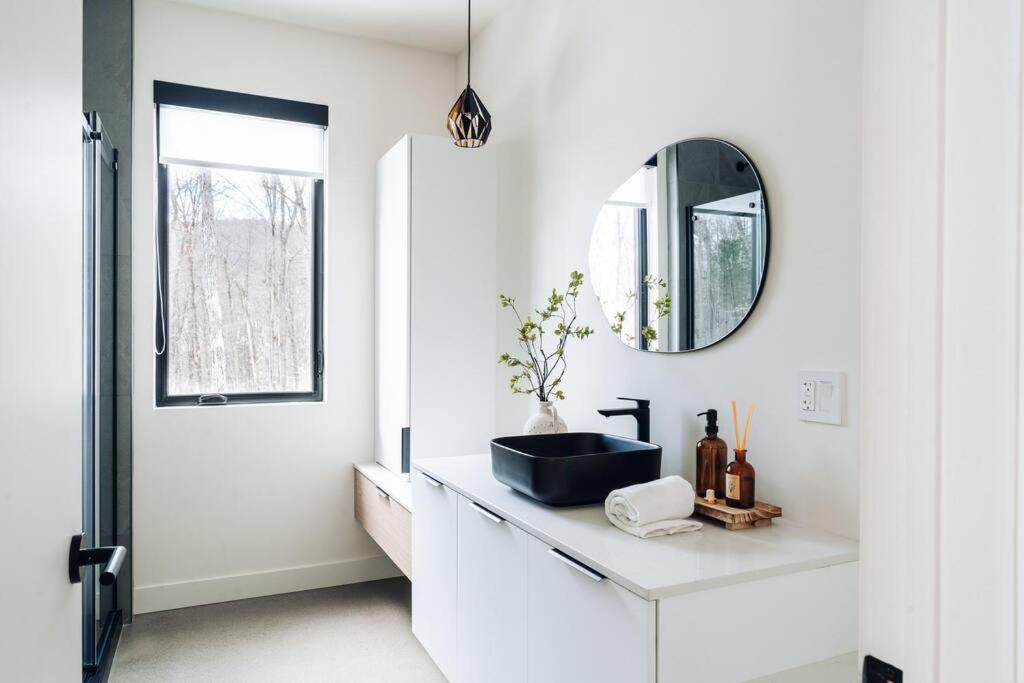 Luxurious Forest Getaway with Spa Near Tremblant