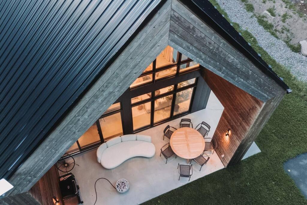 Luxurious Forest Getaway with Spa Near Tremblant