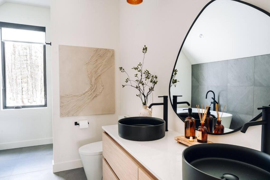 Luxurious Forest Getaway with Spa Near Tremblant