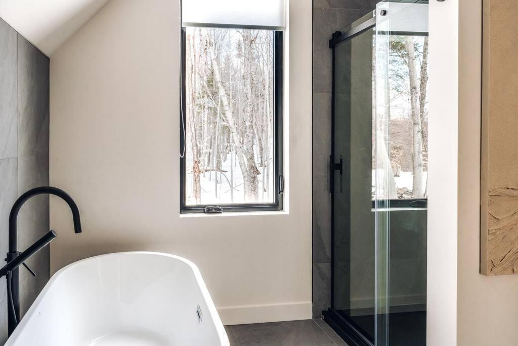 Luxurious Forest Getaway with Spa Near Tremblant