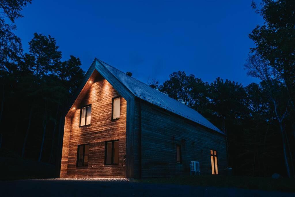 Luxurious Forest Getaway with Spa Near Tremblant