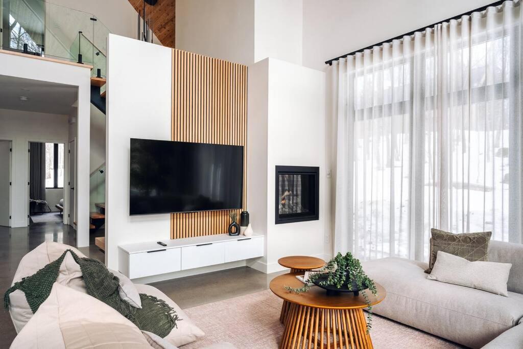 Luxurious Forest Getaway with Spa Near Tremblant