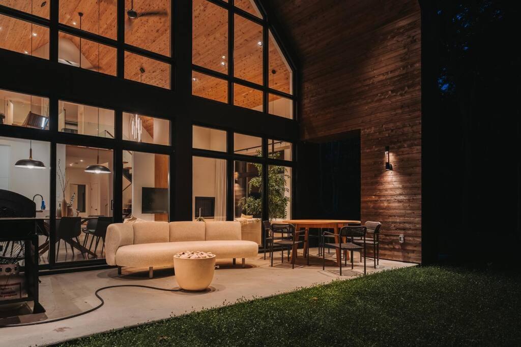 Luxurious Forest Retreat near Tremblant