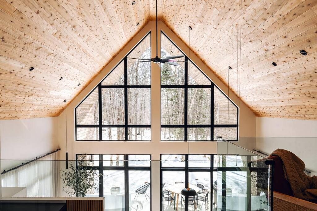 Luxurious Forest Retreat near Tremblant