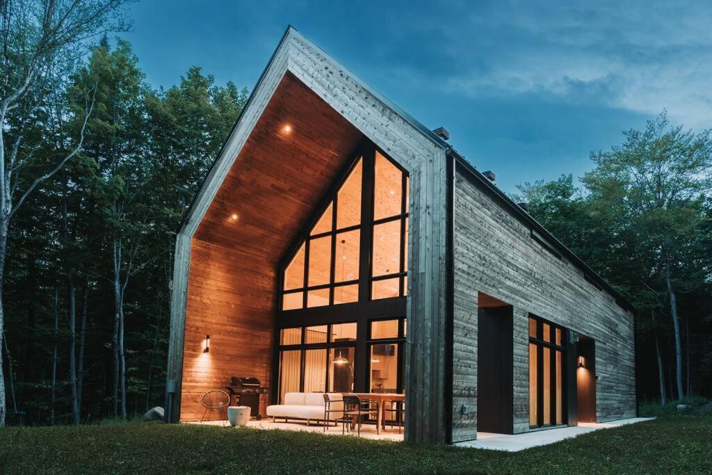 Luxurious Forest Retreat near Tremblant