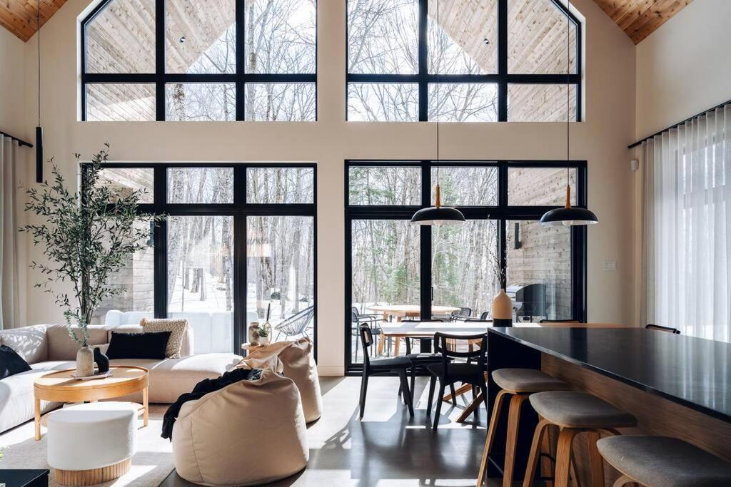 Luxurious Forest Retreat near Tremblant