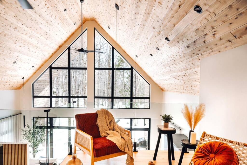 Luxurious Forest Retreat near Tremblant