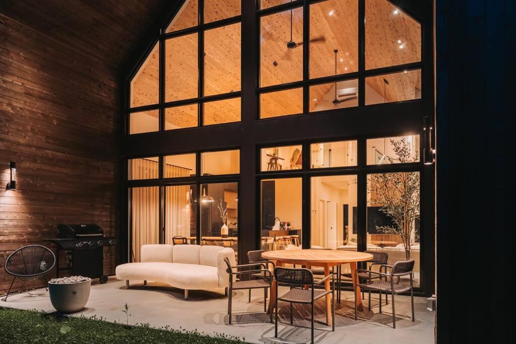 Luxurious Forest Retreat near Tremblant