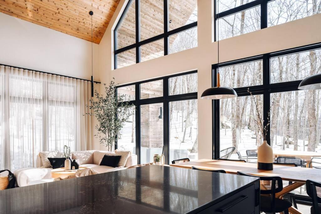 Luxurious Forest Retreat near Tremblant