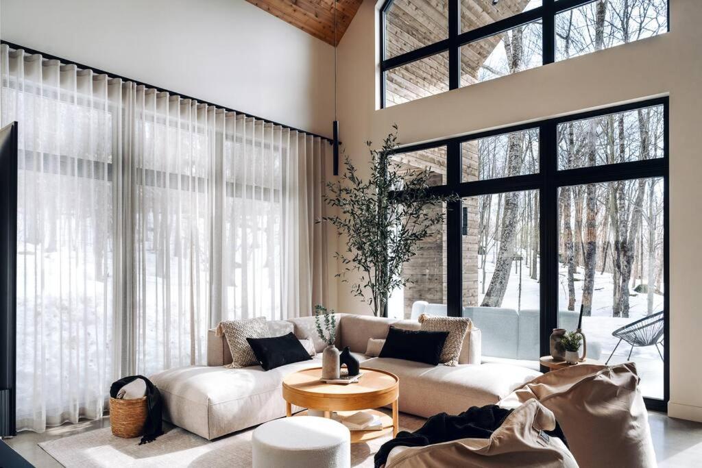 Luxurious Forest Retreat near Tremblant