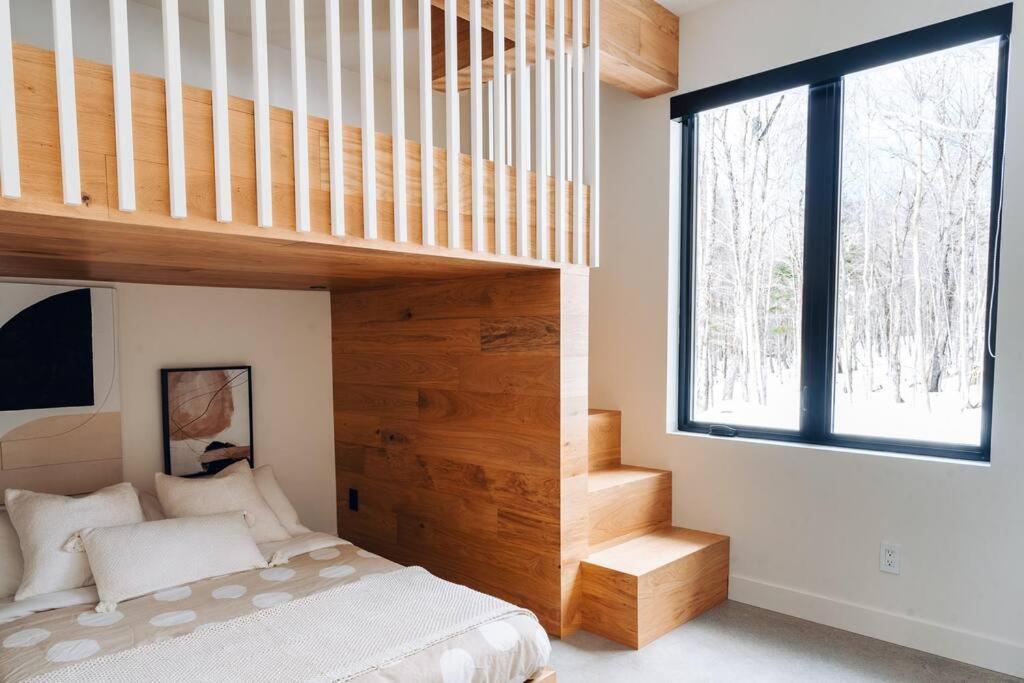 Luxurious Forest Retreat near Tremblant