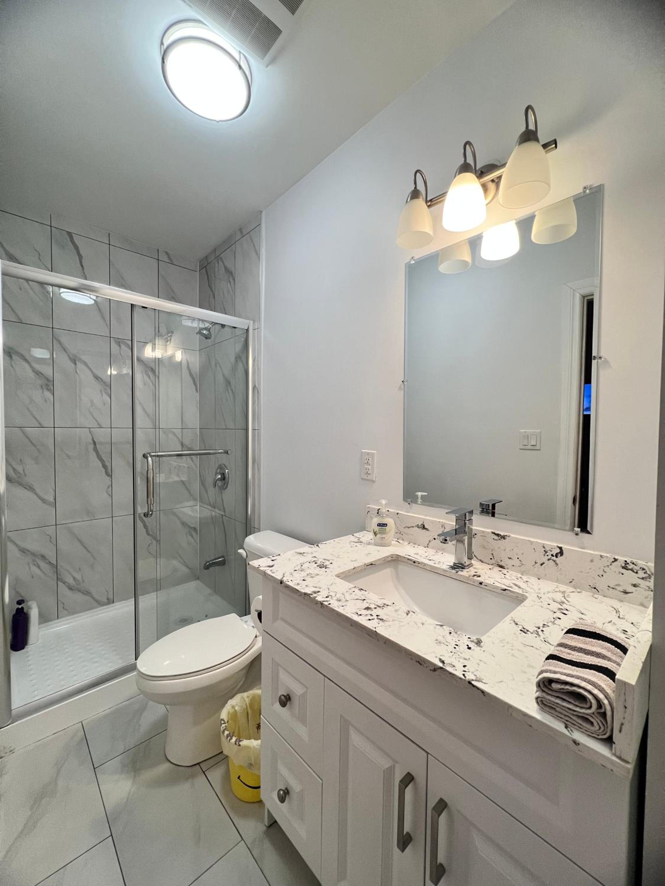 Downtown Toronto Private Suite with Ensuite Bath Separate Entrance