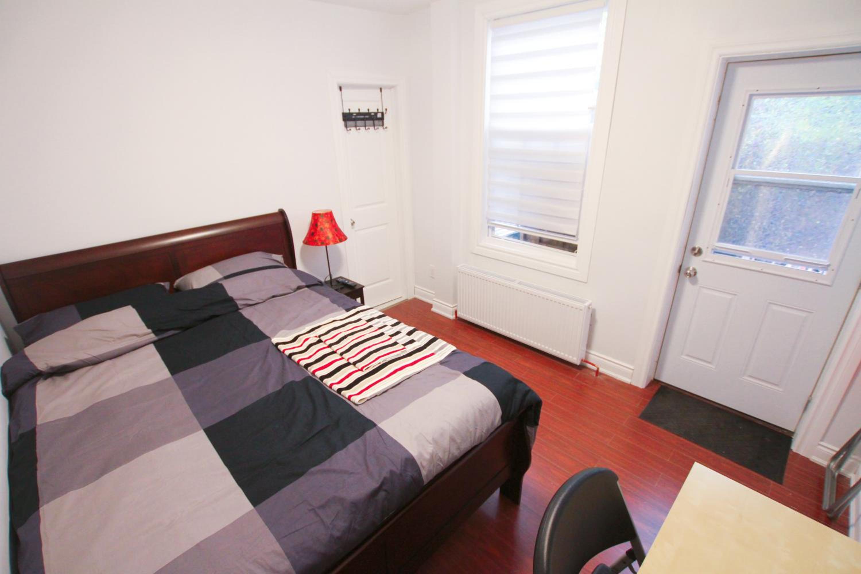Downtown Toronto Private Suite with Ensuite Bath Separate Entrance