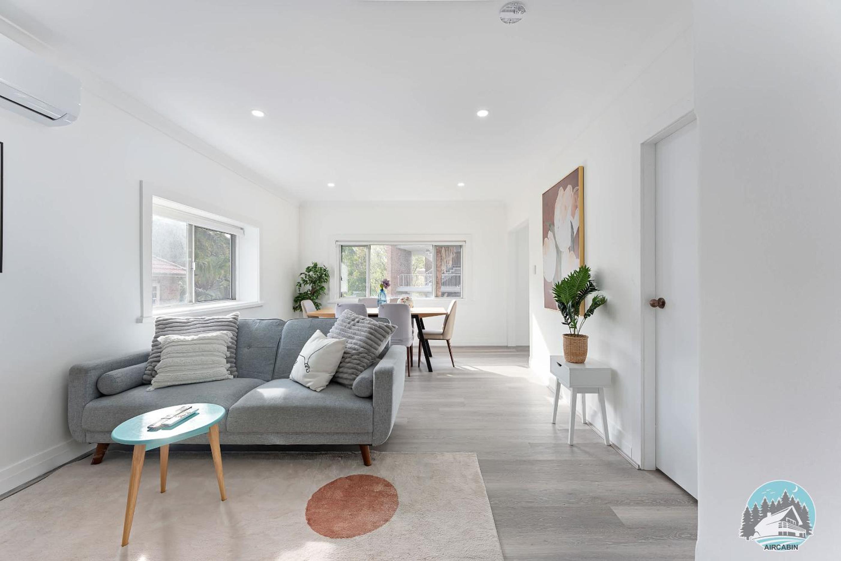 Stylish 4-Bed Loft in Manly Walk to Beach & Ferry