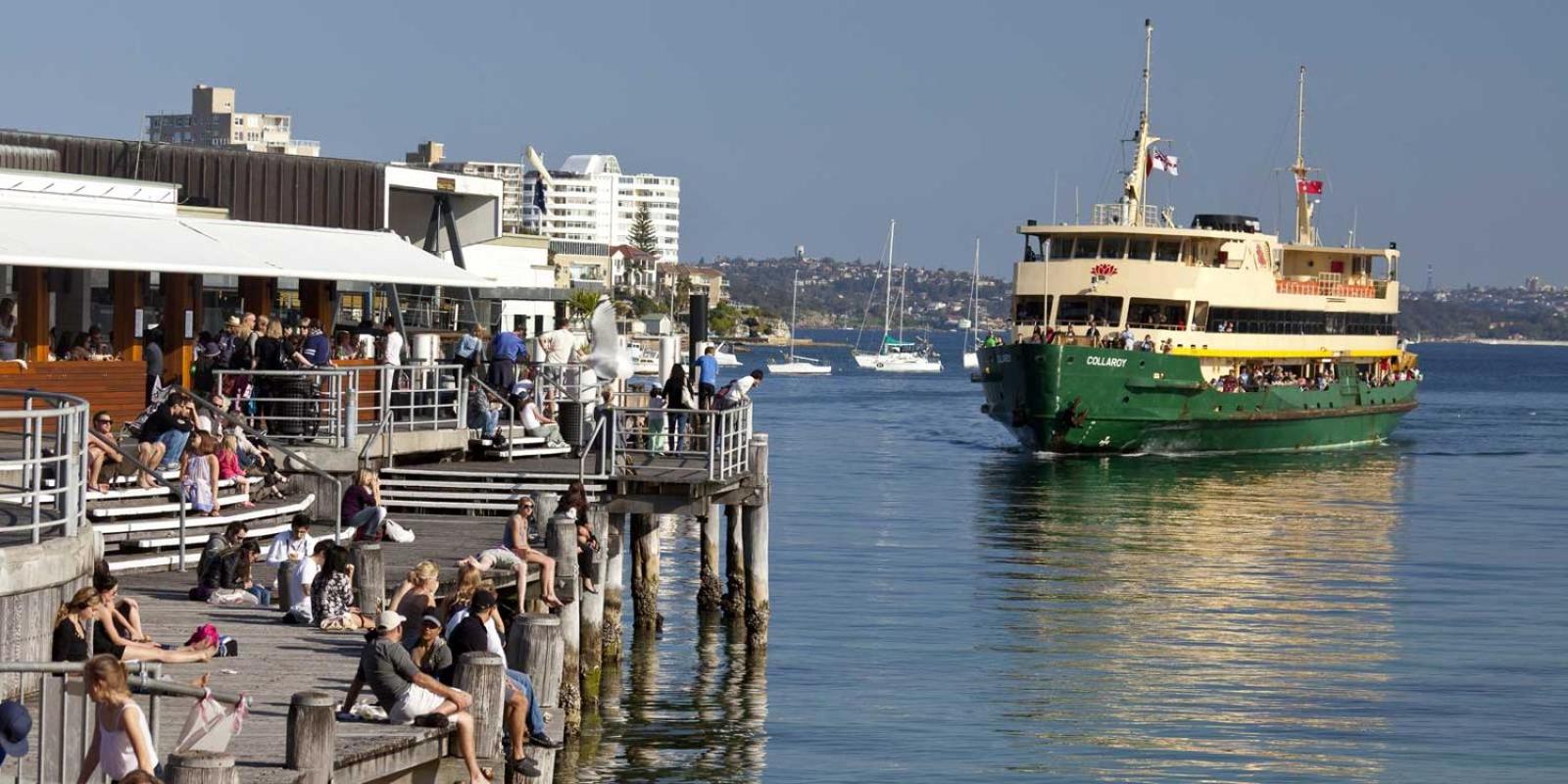Stylish 4-Bed Loft in Manly Walk to Beach & Ferry