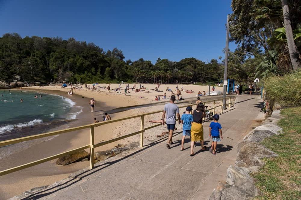 Stylish 4-Bed Loft in Manly Walk to Beach & Ferry