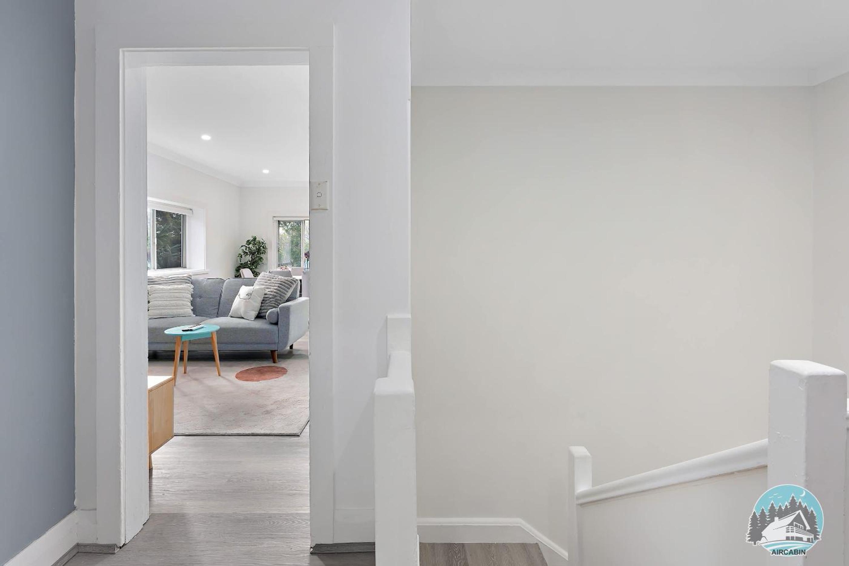 Stylish 4-Bed Loft in Manly Walk to Beach & Ferry